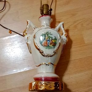 Vintage George and Mary Washington lamp